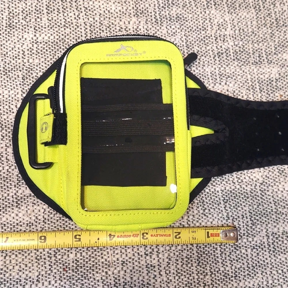 NWOT Armpocket Exercise Velcro Arm Band Cell Phone Holder